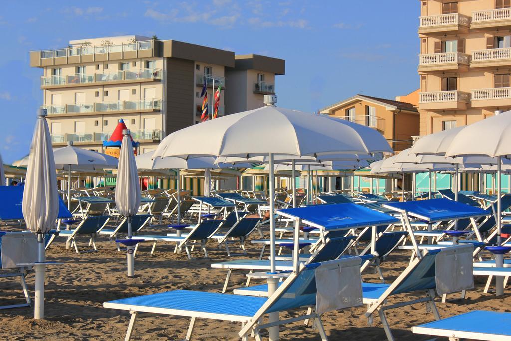 Hotel Augustus- Davanti A Noi C'E Solo Il Mare Мизано-Адриатико Экстерьер фото